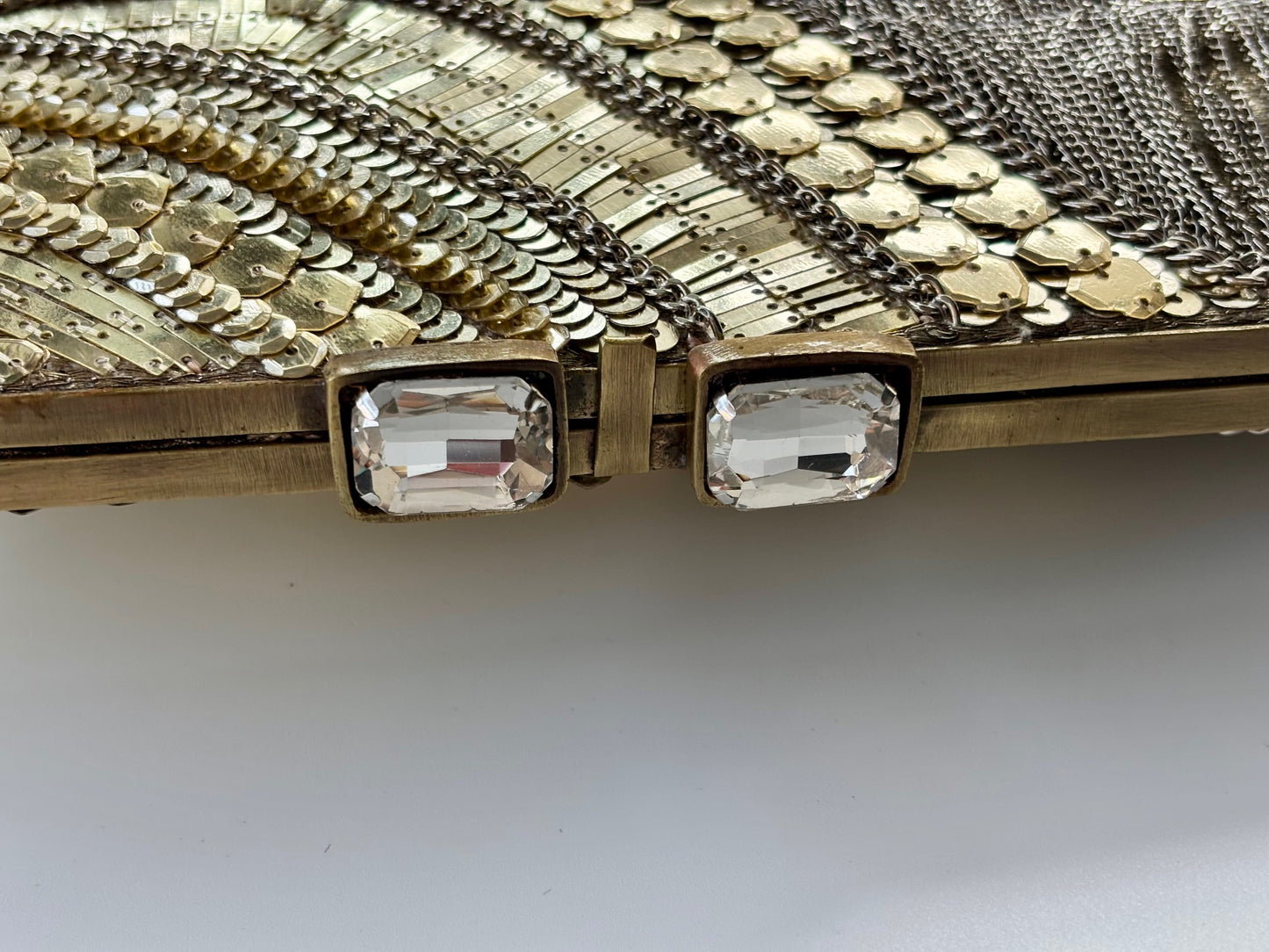 THE ARCHE CLUTCH