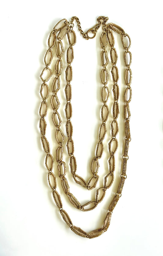THE LIEN NECKLACE