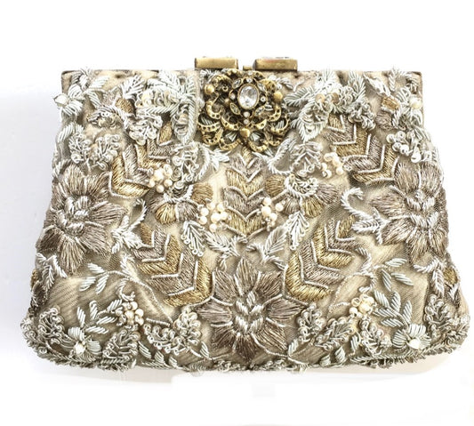 THE FLEUR CLUTCH