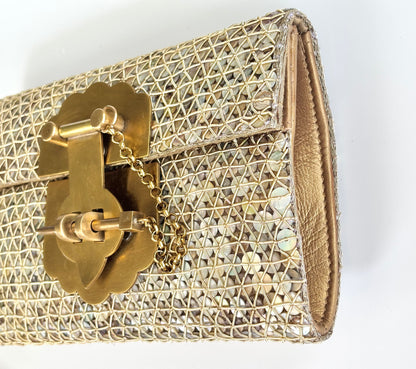 THE ECLAT CLUTCH