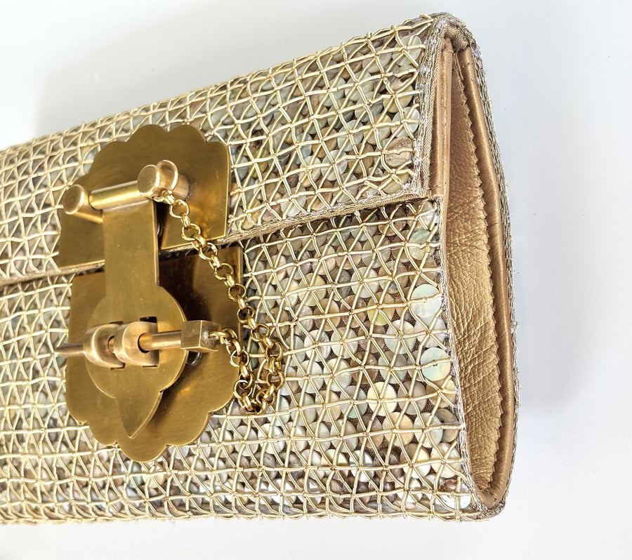 THE ECLAT CLUTCH