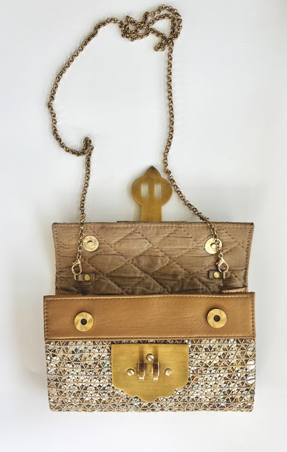 THE ECLAT CLUTCH