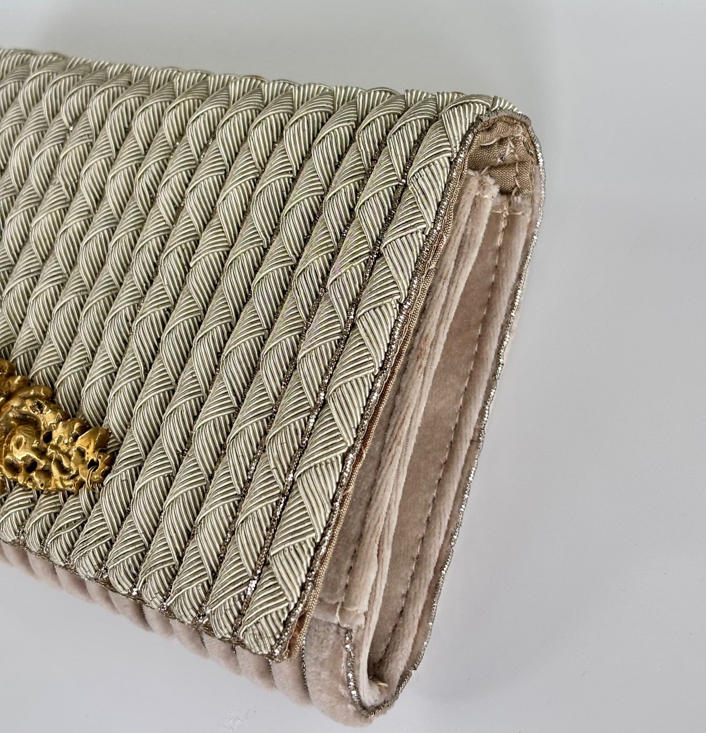 THE CORDA  CLUTCH