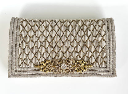 THE PIQUÉ CLUTCH