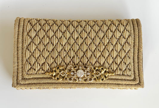 THE PIQUÉ CLUTCH