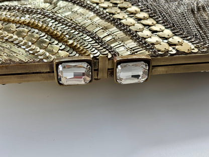 THE ARCHE CLUTCH