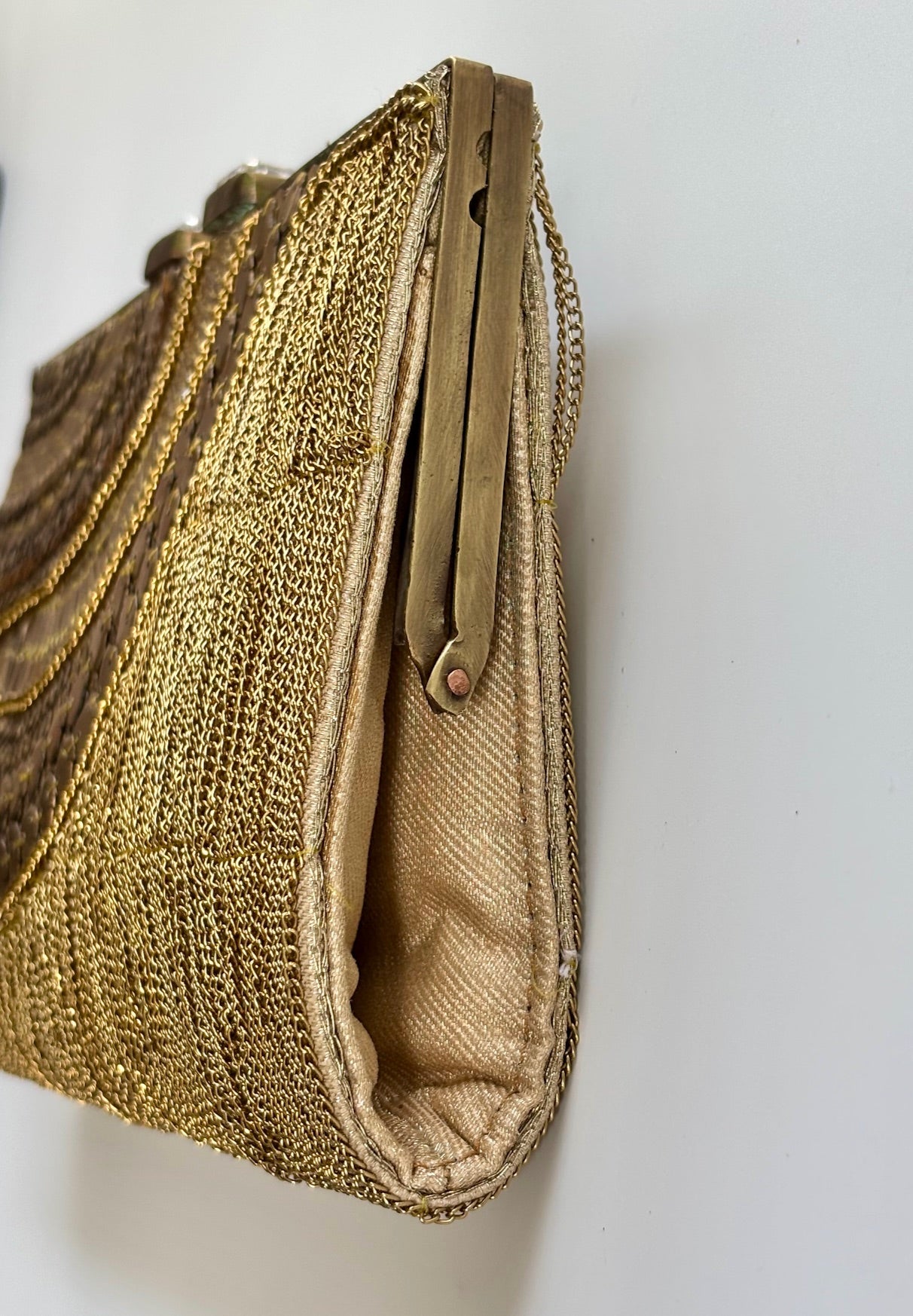 THE ARCHE CLUTCH