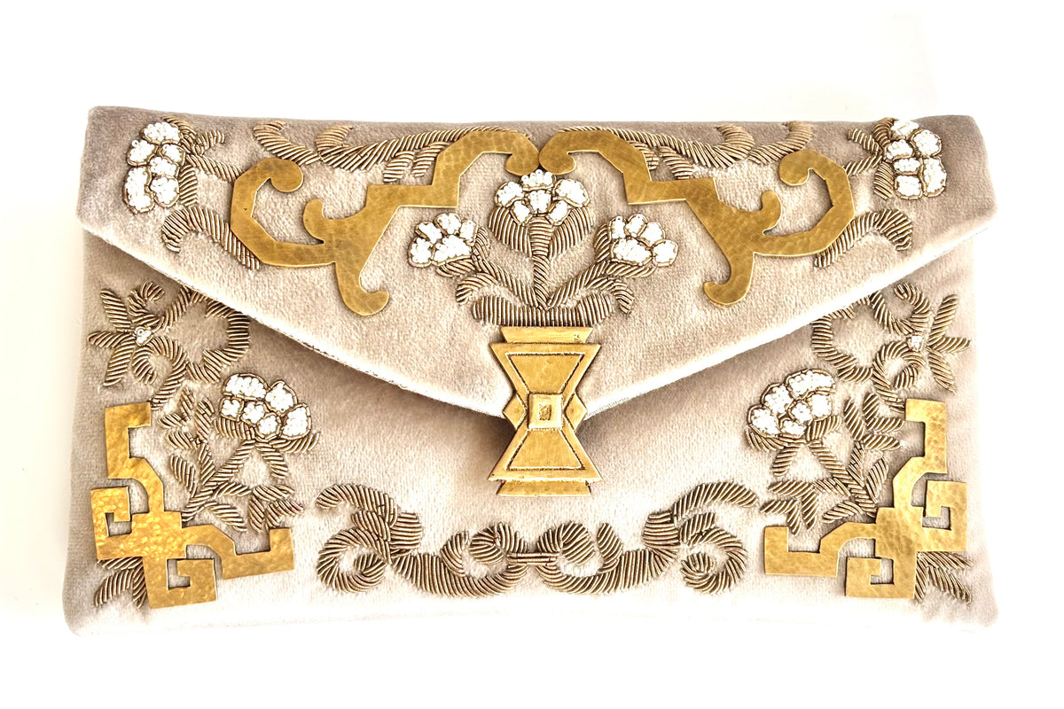THE PARTERRE CLUTCH