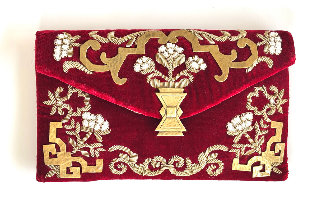 THE PARTERRE CLUTCH