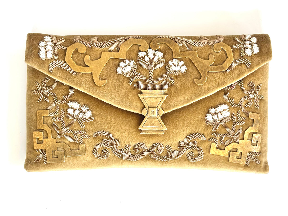 THE PARTERRE CLUTCH
