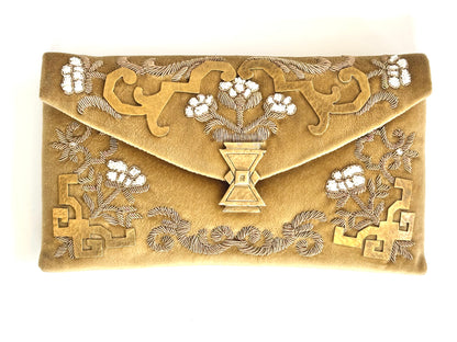 THE PARTERRE CLUTCH