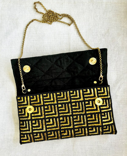THE GLAMAZON CLUTCH