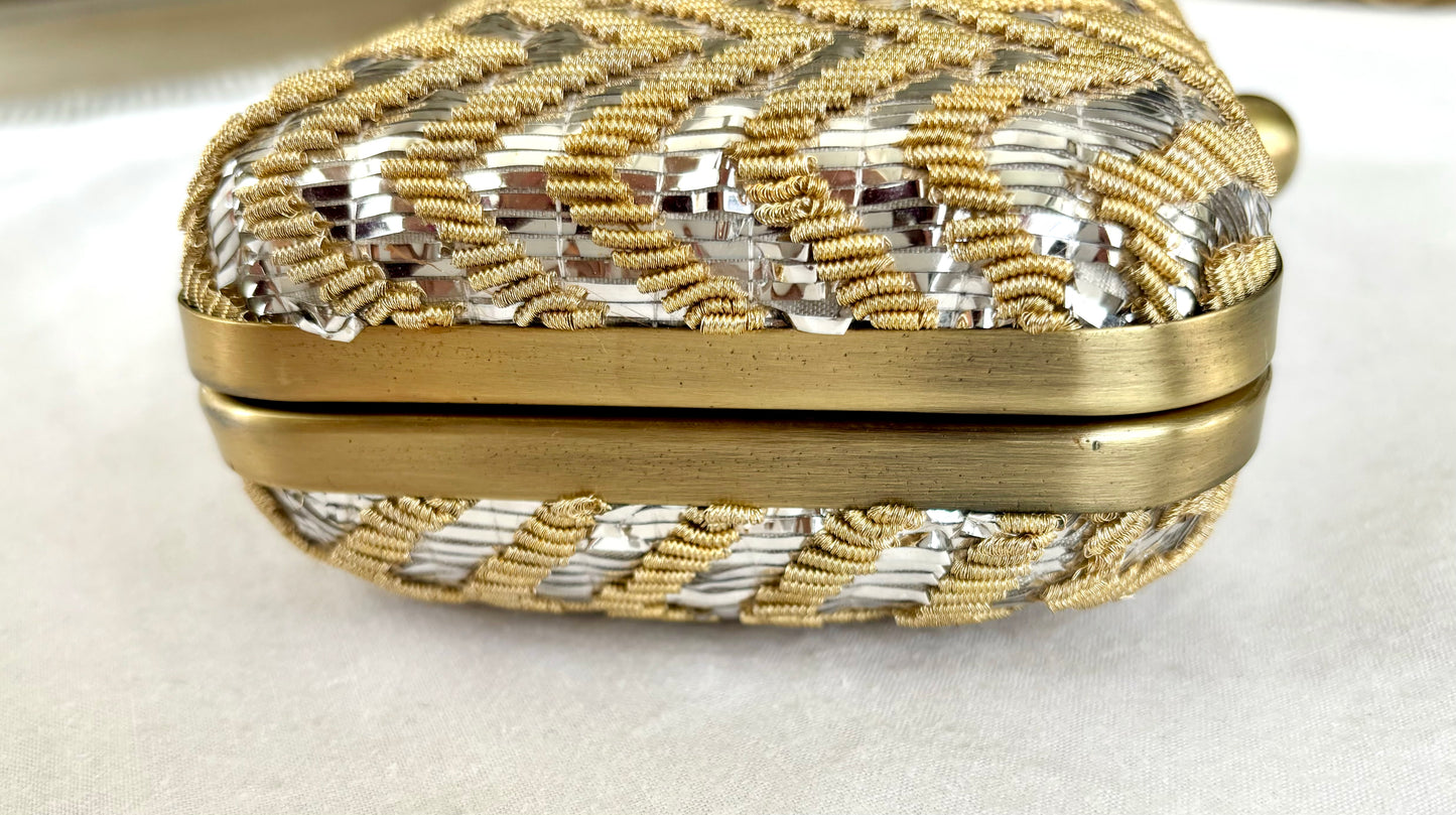 THE CHEVRON MINIAUDIERE
