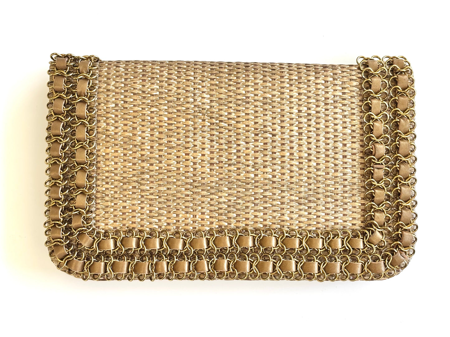 THE ENTRELLE CLUTCH