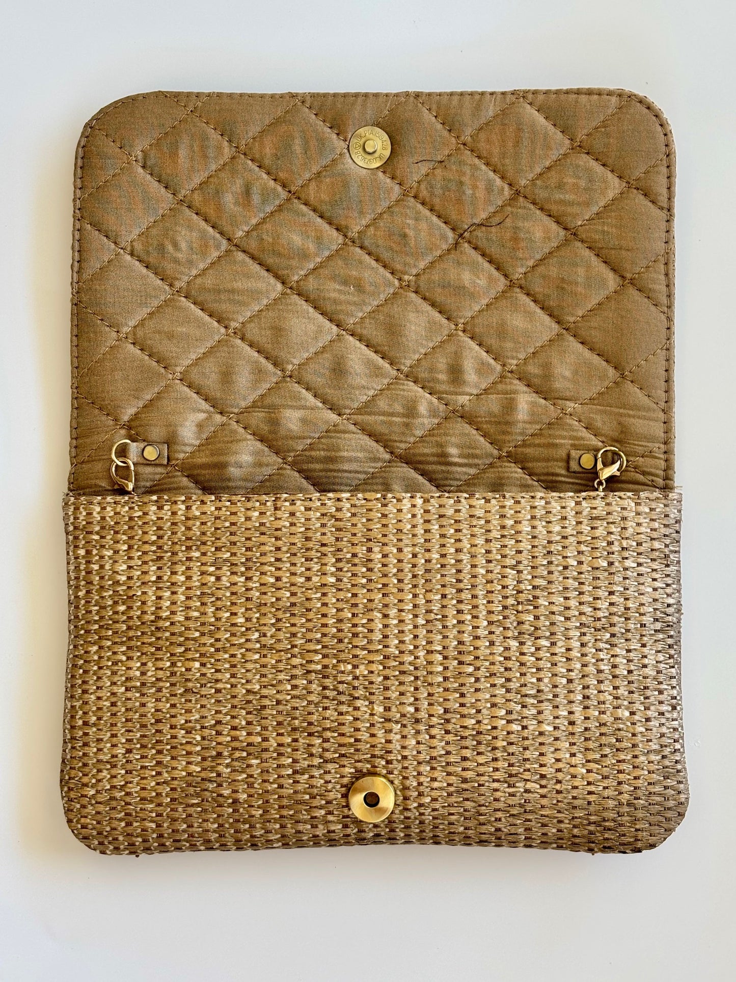 THE ENTRELLE CLUTCH