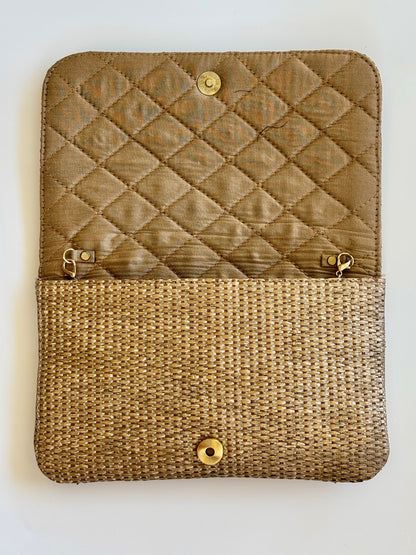THE ENTRELLE CLUTCH