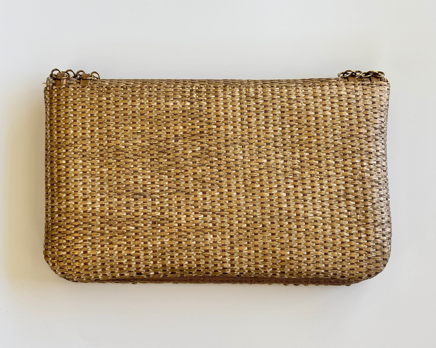 THE ENTRELLE CLUTCH