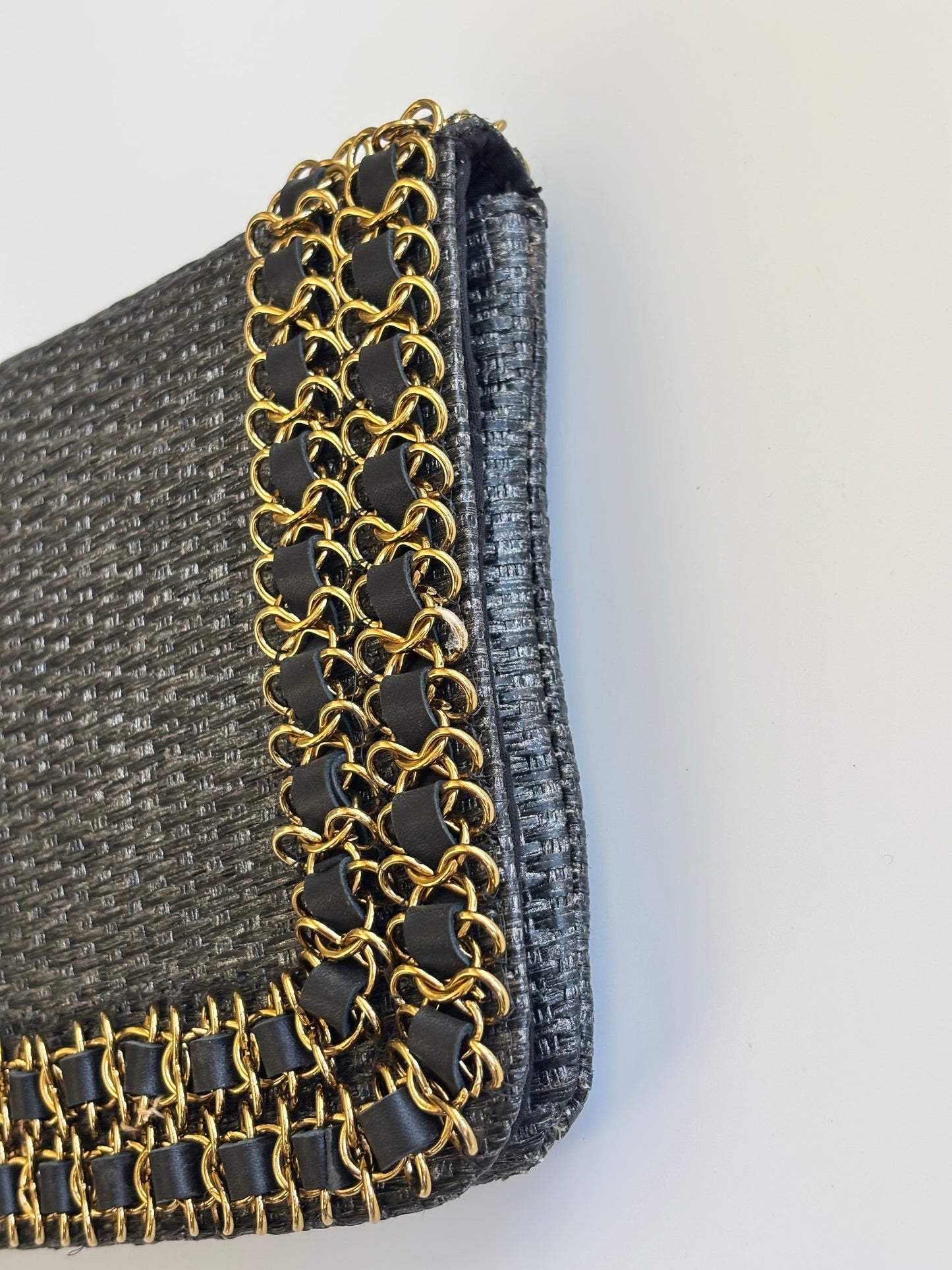 THE ENTRELLE CLUTCH