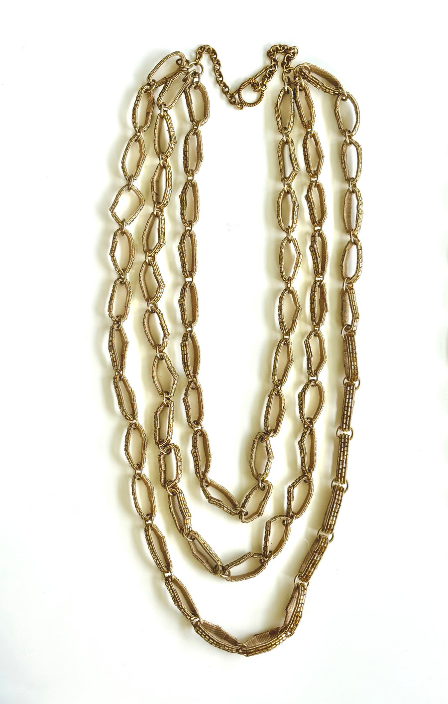 THE LIEN NECKLACE