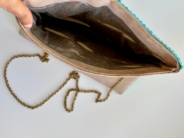THE CALYPSO CLUTCH