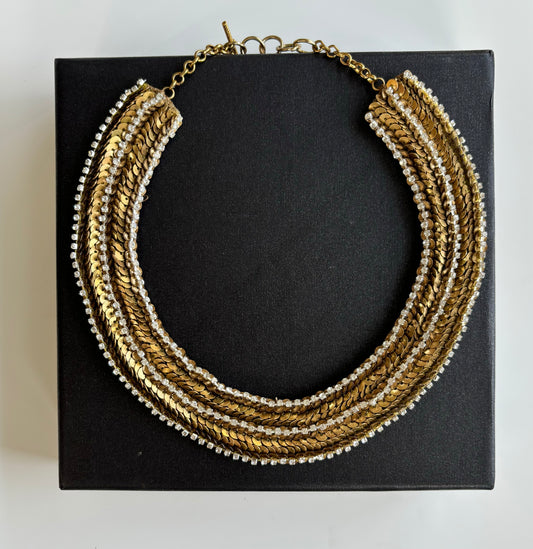 THE COLONNE WITH DIAMOND NECKLACE