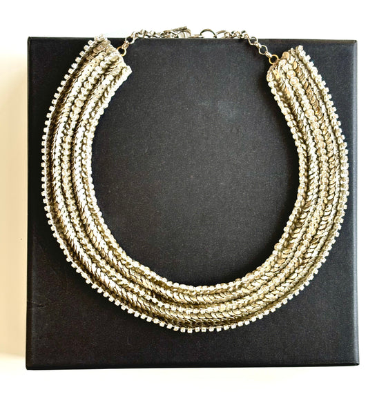 THE COLONNE WITH DIAMOND NECKLACE