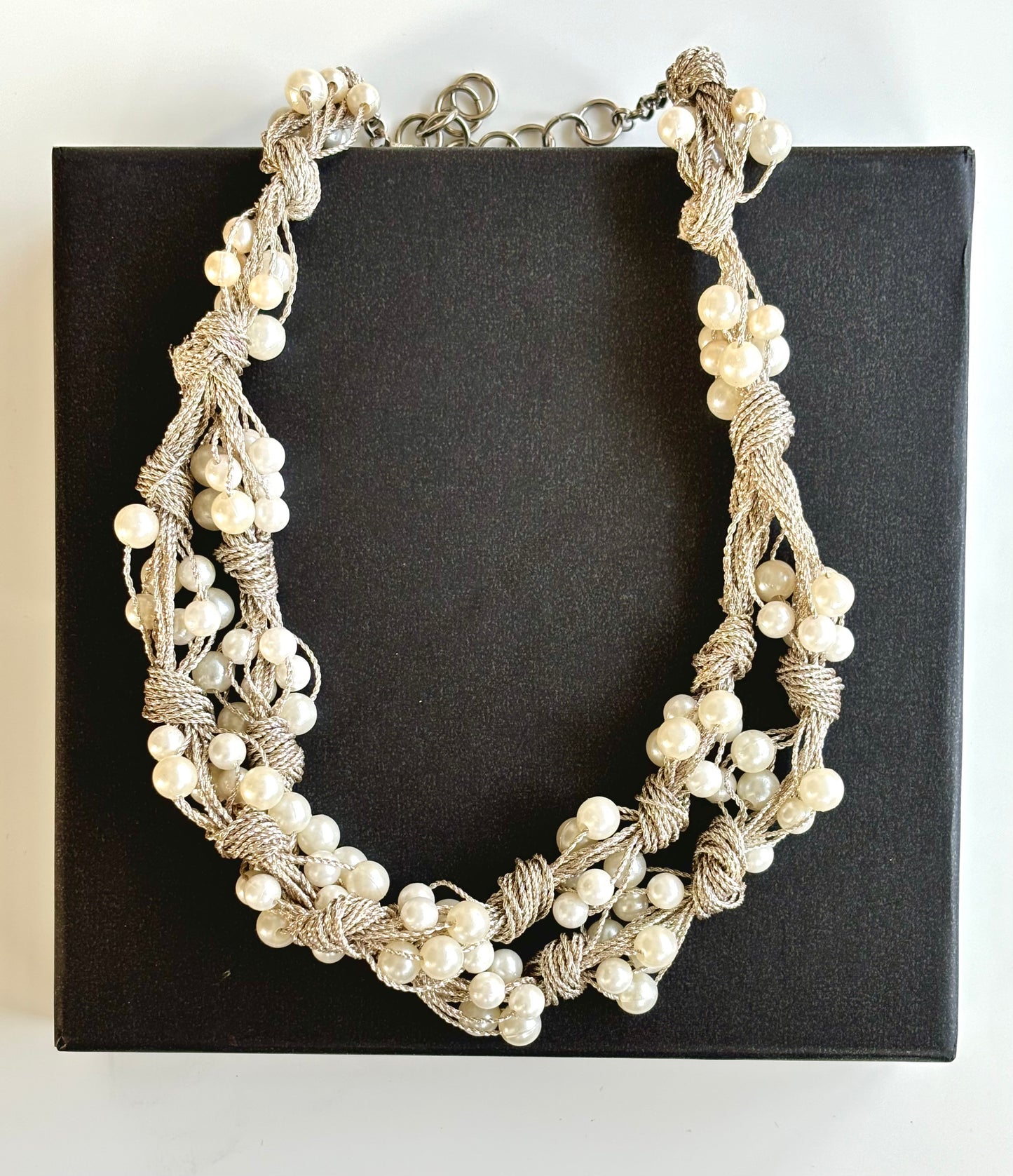 THE ARI KNOT NECKLACE