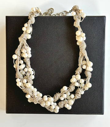 THE ARI KNOT NECKLACE