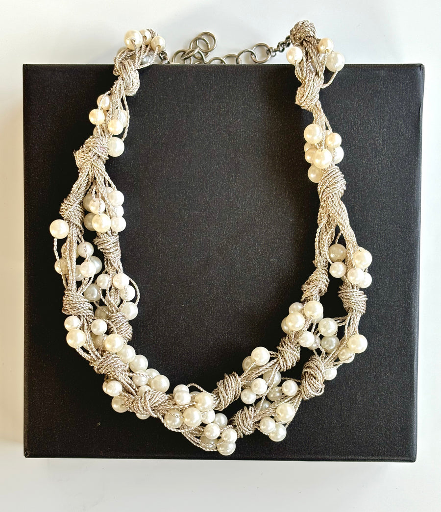 THE ARI KNOT NECKLACE
