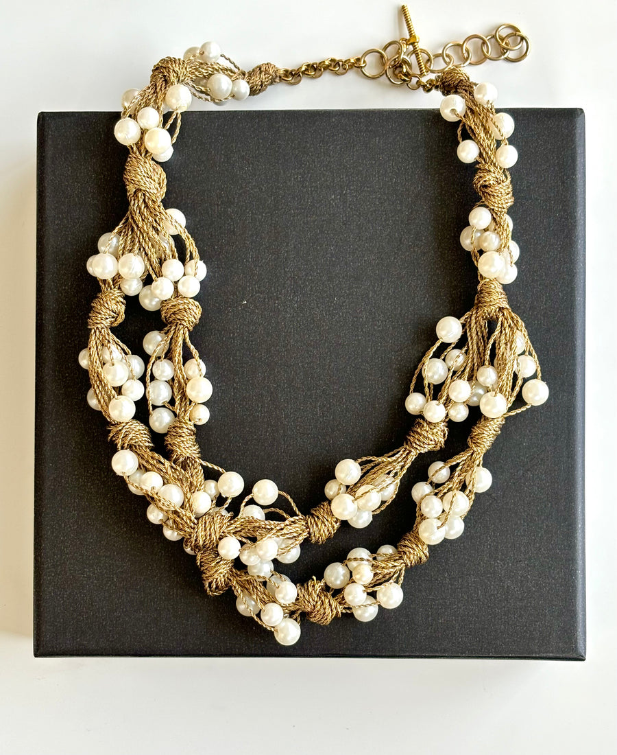 THE ARI KNOT NECKLACE