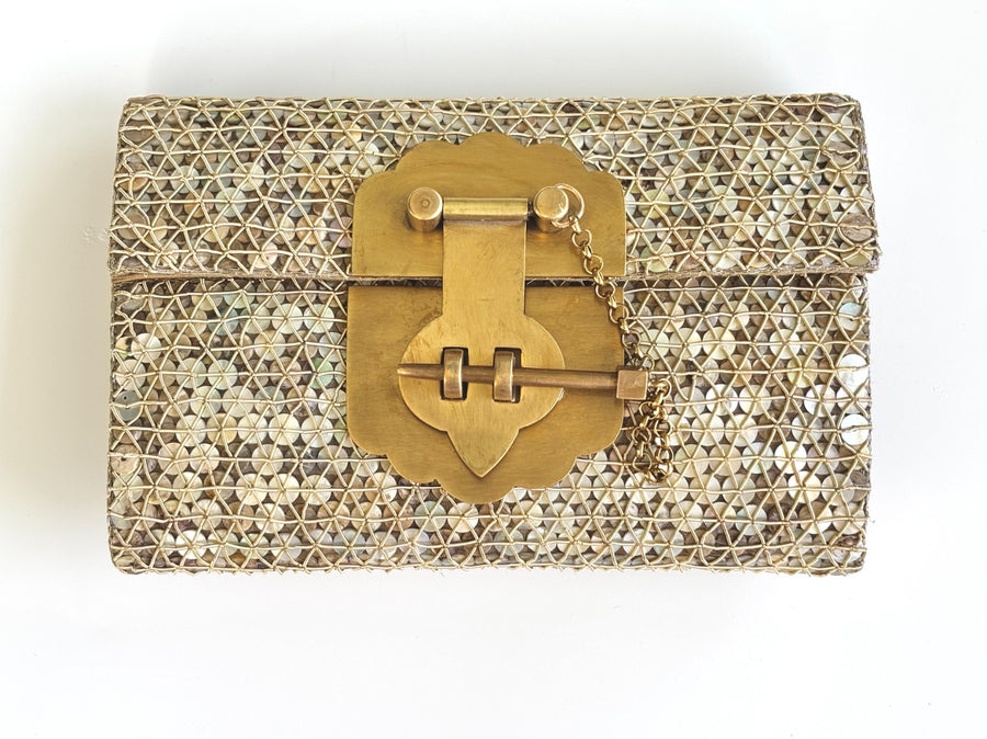 THE ECLAT CLUTCH