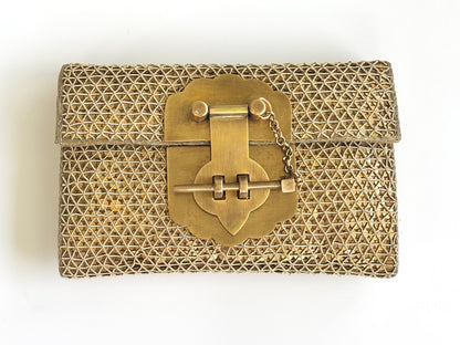 THE ECLAT CLUTCH