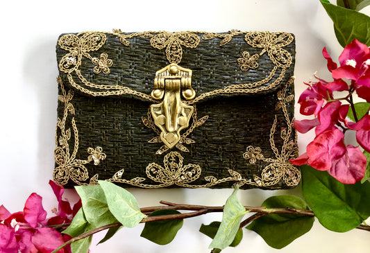 THE AMÉLIE SPRING CLUTCH