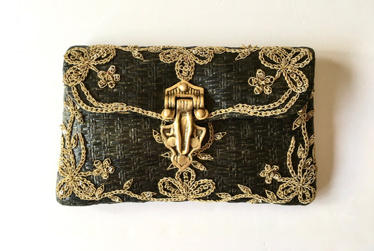 THE AMÉLIE SPRING CLUTCH
