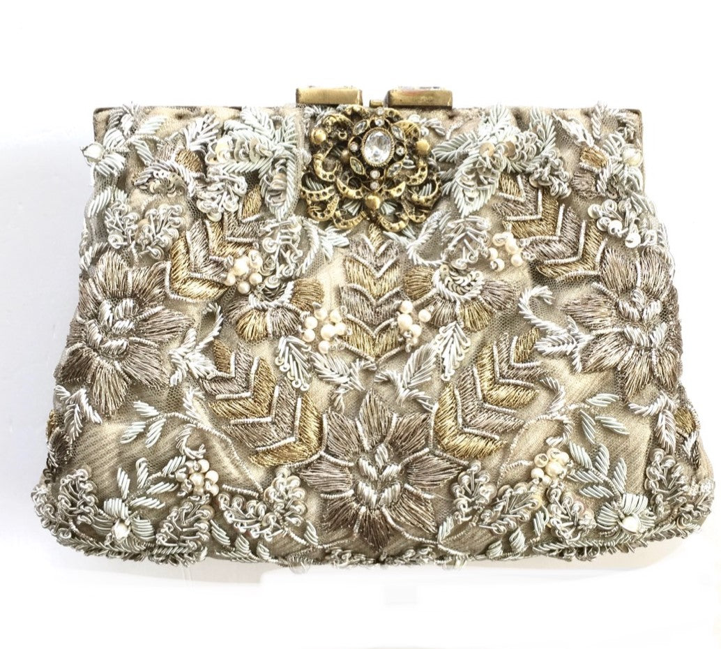 THE FLEUR CLUTCH